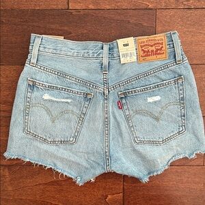 Levi's High Rise Women's Distressed Light Blue Jean Shorts new with tag